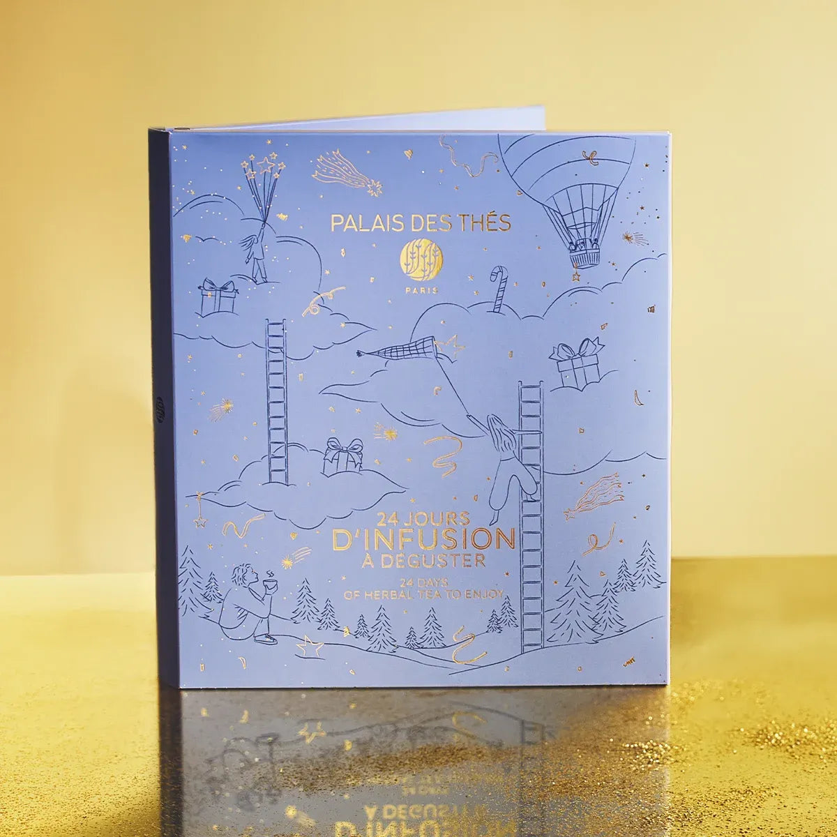Hemelsblauwe Palais des Thés adventskalender met kruidenthee en rooibos, bij Buro Fudge in Woerden. Gouden achtergrond.